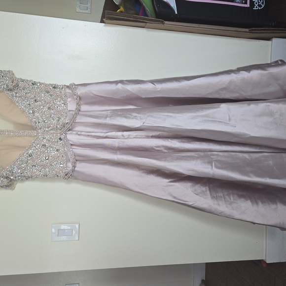 Amelia Couture Elegant Rose Gold Dress Size 16 - Picture 6 of 12
